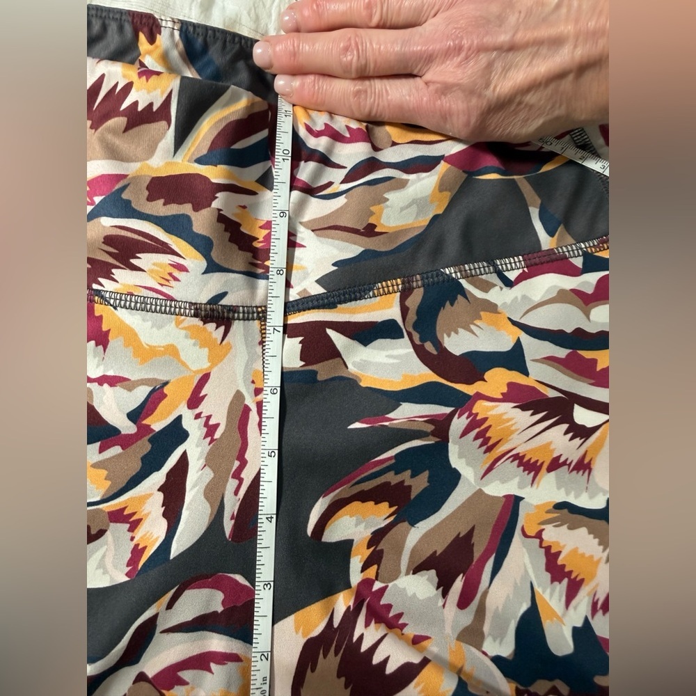 Nanette Lepore Play Abstract Floral 7/8 Leggings w/ Pocket | Size L - Picture 11 of 12